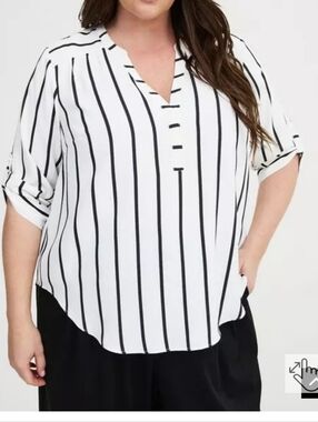 NWT torrid White Blouse with Black Stripes - Harper 3/4 Sleeve Size 1 (14/16)